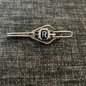 Beautiful vintage tie clip R